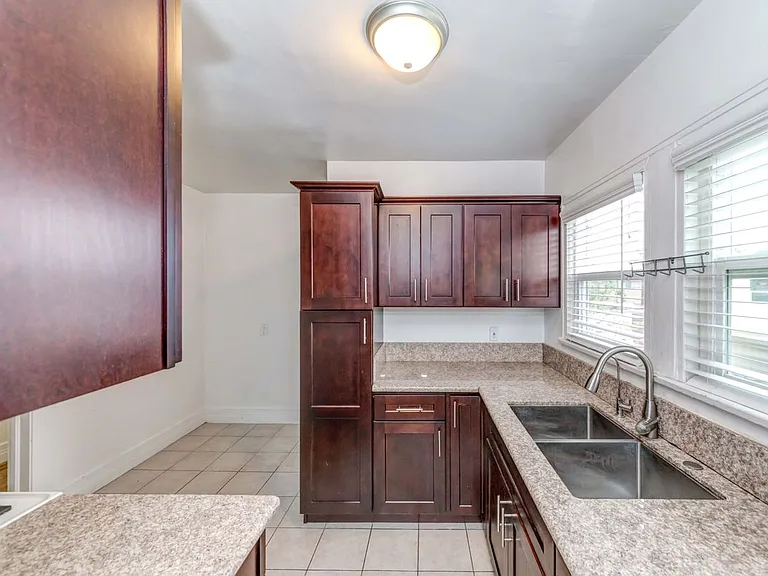 1308 S Van Ness Ave — Photo 6