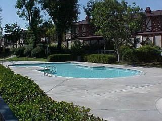 5th image of 140 Greenbriar Ln