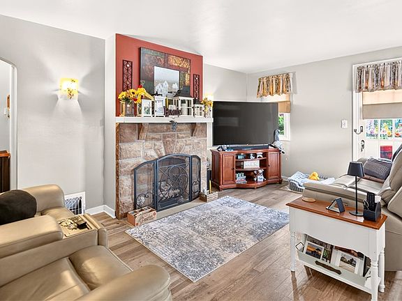 2nd image of 4427 Elizabeth St