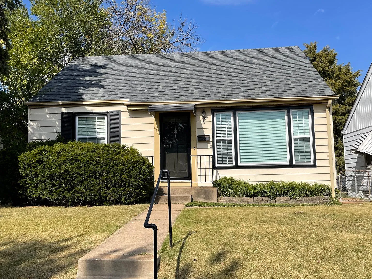 2 bed, 784 sqft, $1,325 — Photo 1