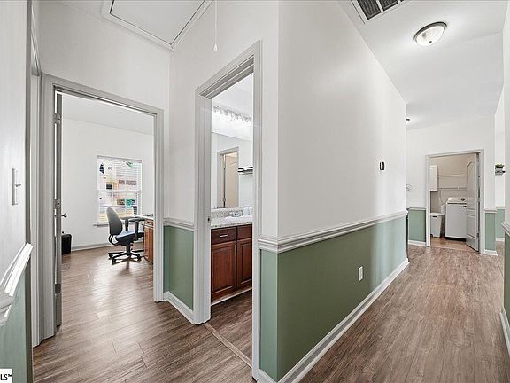 3rd image of 102 Teakwood Ct