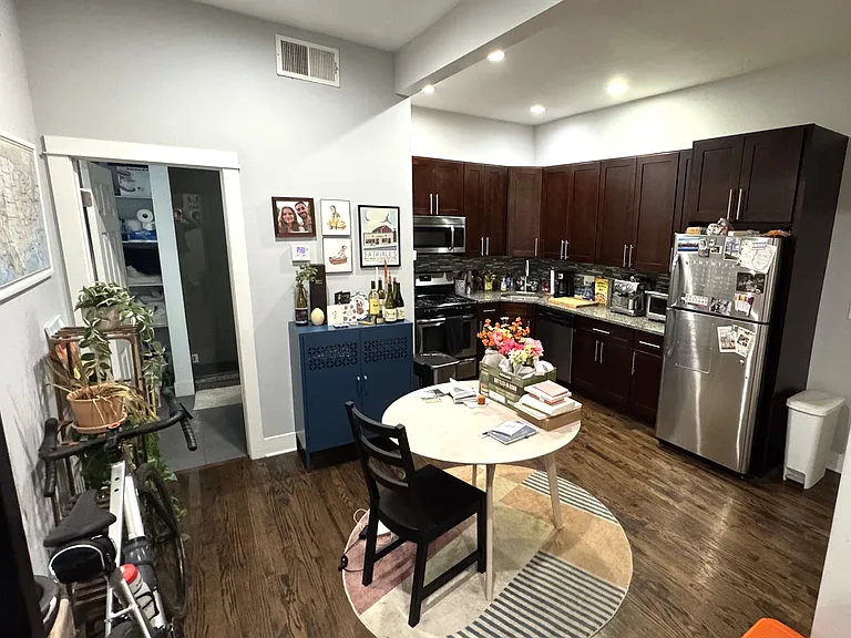 1540 N Leavitt St #1M — Photo 3
