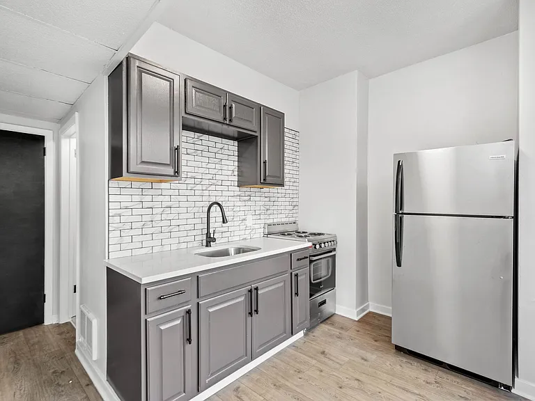 5554 Avondale Place — Photo 1