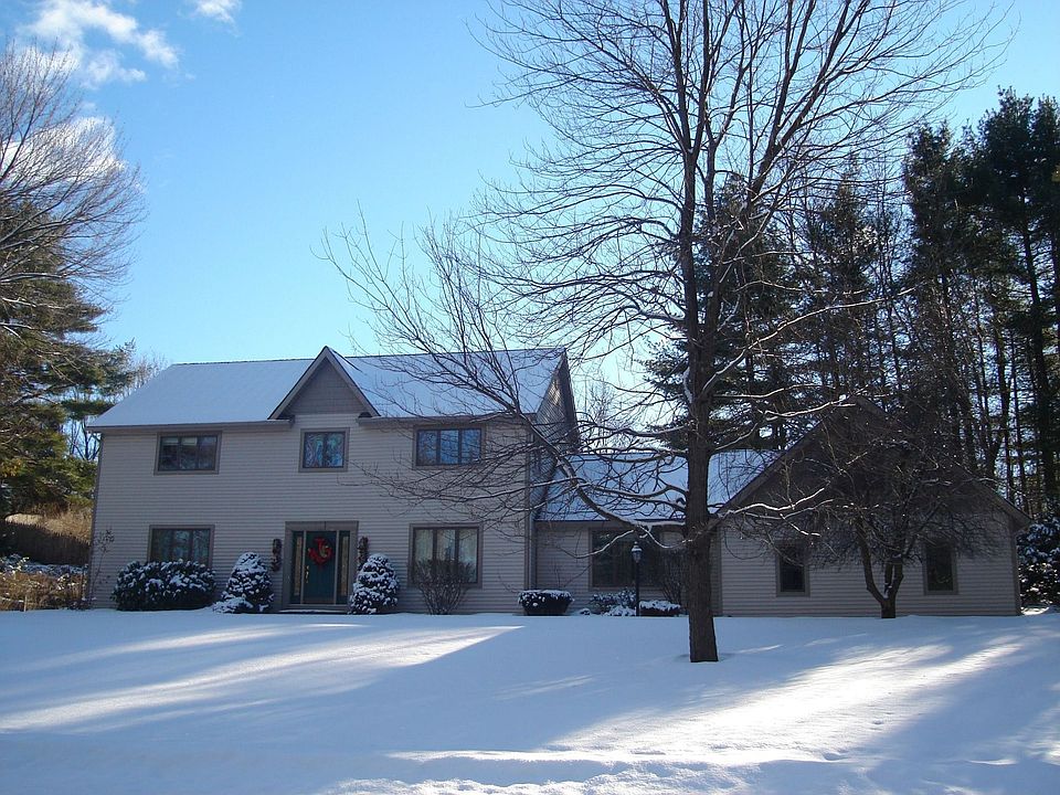 1st image of 28 Bradford Dr