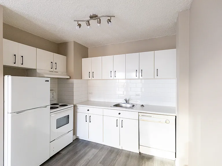 211 14th Ave SW — Photo 20