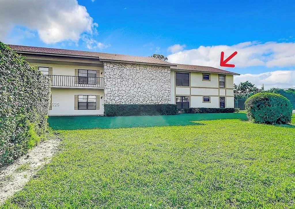 2 bed, 2.0 bath, 957 sqft, $1,900 — Photo 2