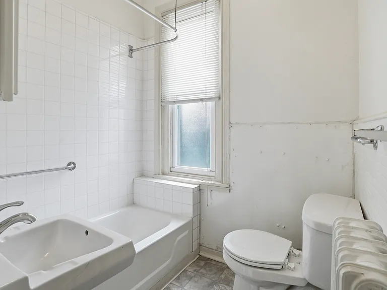 2441 Brown St #2R — Photo 16