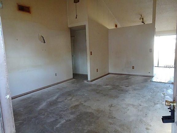 4th image of 9407 Rosebury Ct