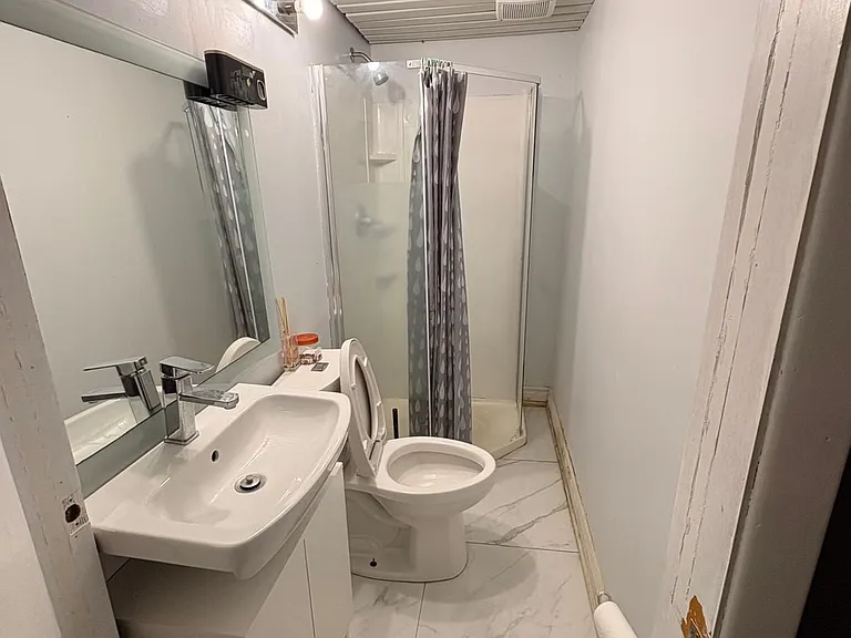 34 Shoreland Cres #B — Photo 9