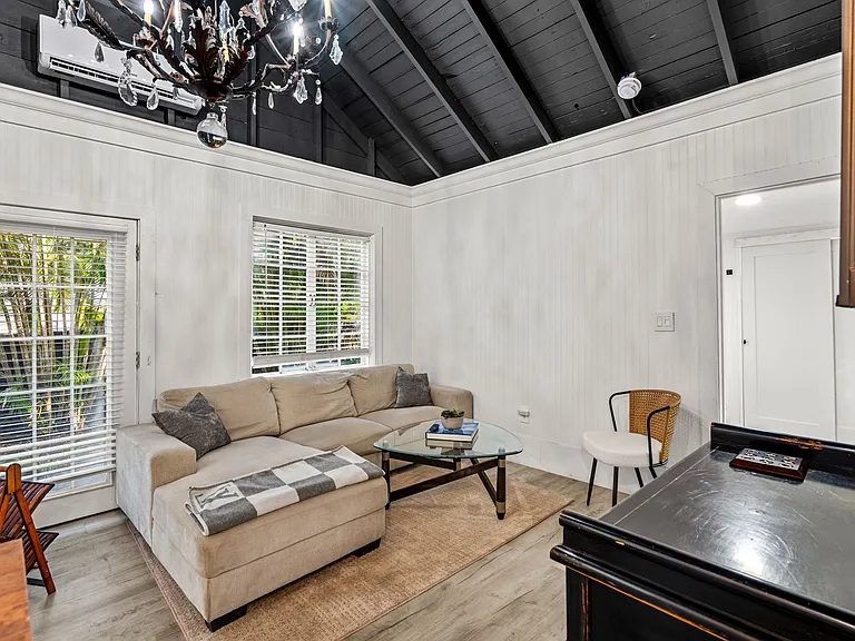 1017 SW 4th St — Photo 11