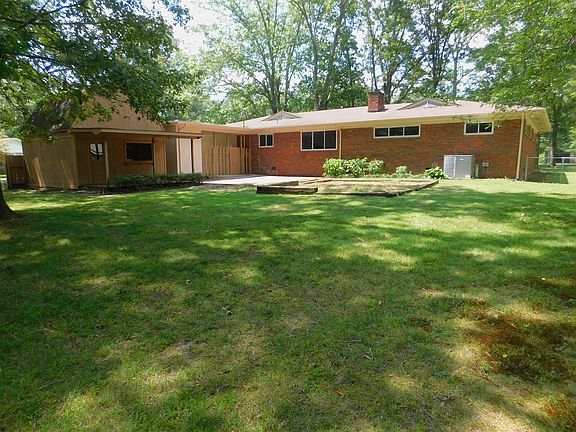 4th image of 500 Westwood Dr