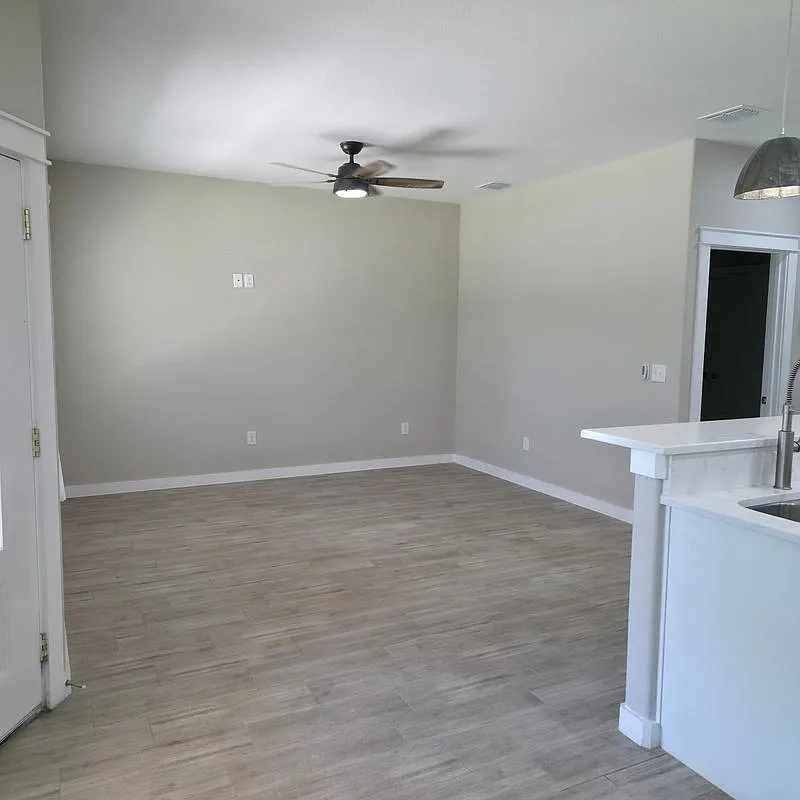 3 bed, 2.0 bath, 1000 sqft, $1,625 — Photo 2