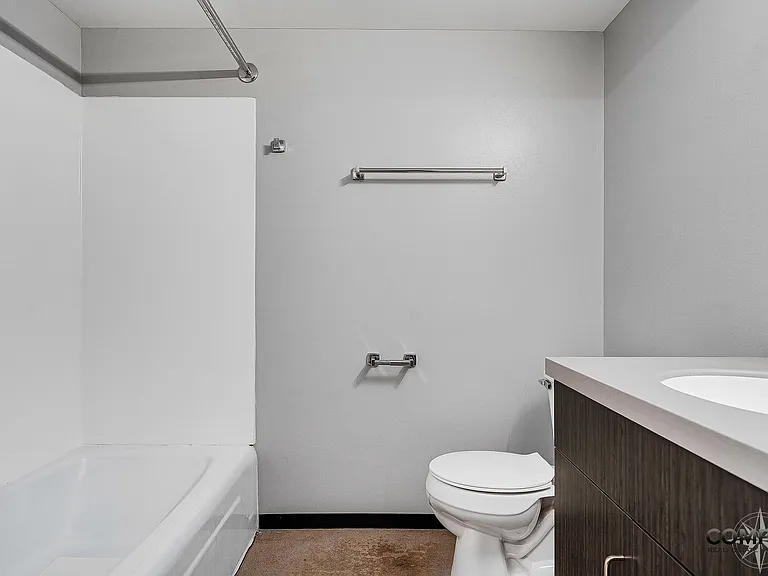 The Howard Apartments — Photo 9