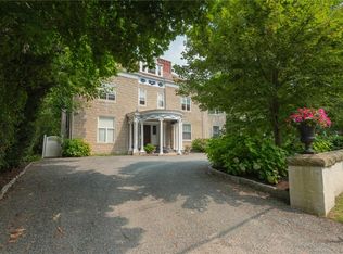 90 Rhode Island Ave APT 2, Newport, RI 02840