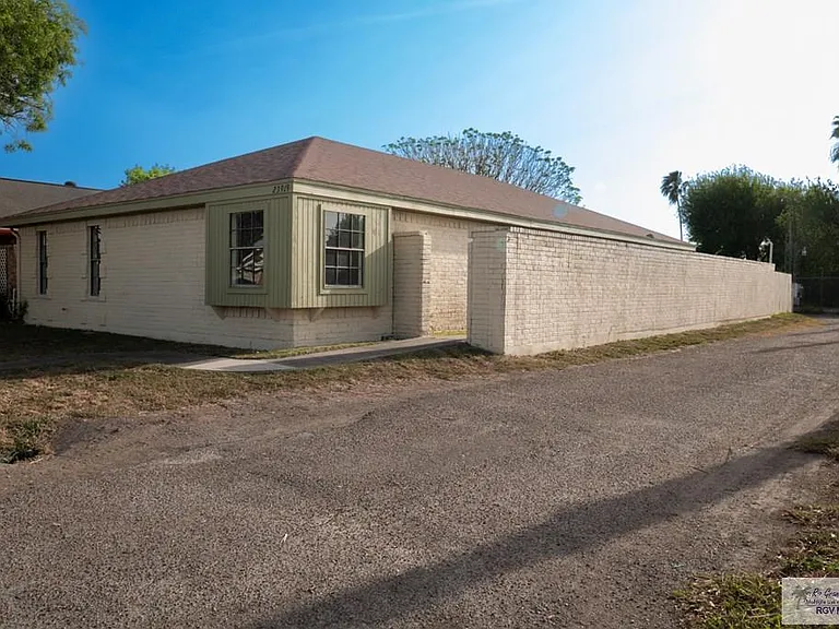 23919 Ellie Ln — Photo 2