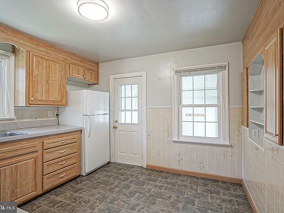5th image of 1186 E Grant Ave