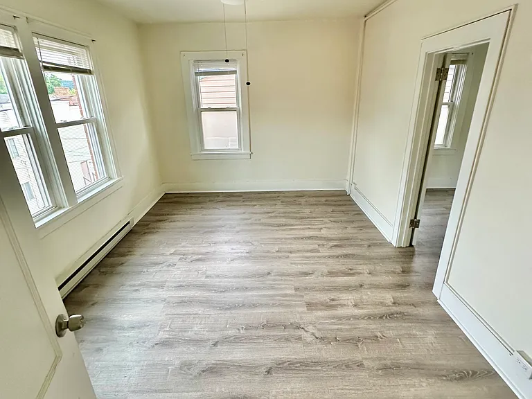 601 Olive Ln #2R — Photo 3