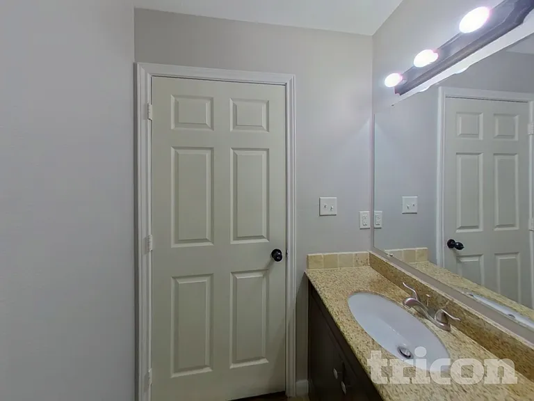 10951 Royal Forest Dr — Photo 14