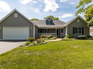 1113 Joseph Cir, McHenry, IL 60051
