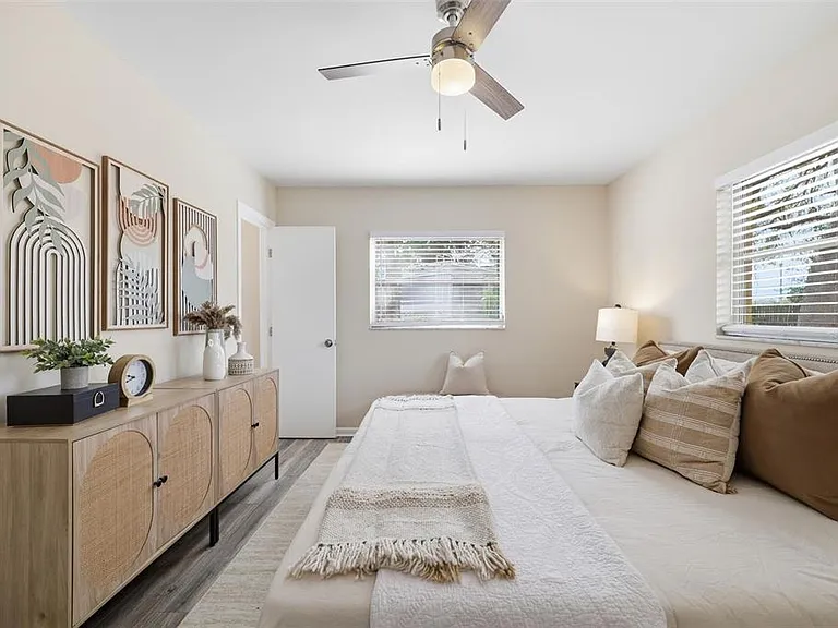 2327 W Knollwood Pl — Photo 9