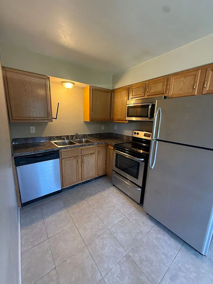 140 Main Avenue — Photo 3