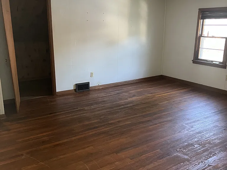 843 Wilson Ave — Photo 13