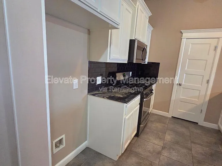 2301 Kintyre Rd — Photo 5