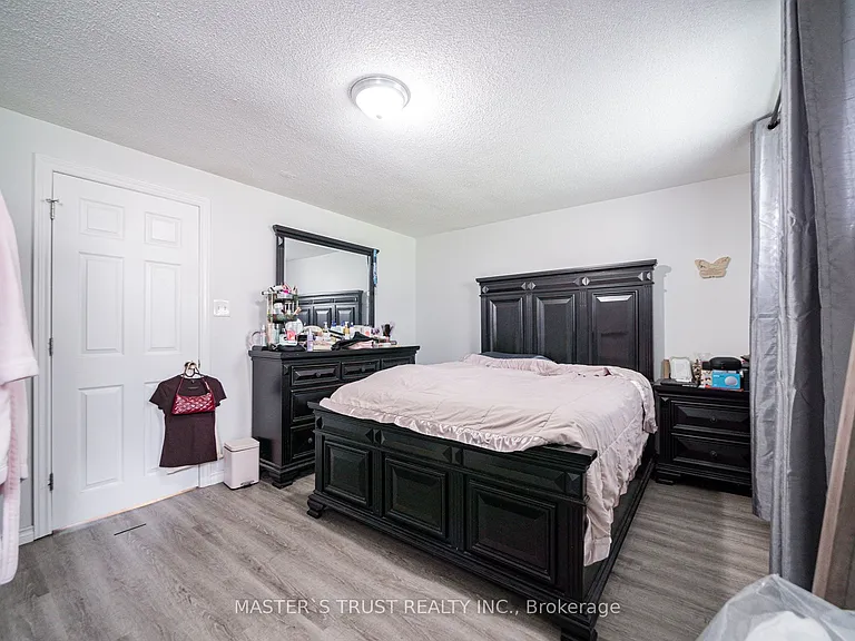 1179 Simcoe St S #2 — Photo 10