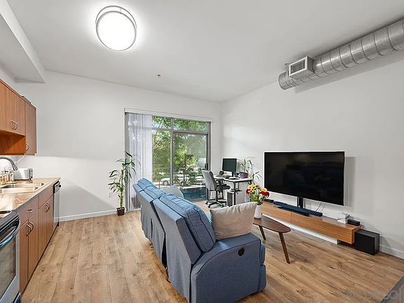 5th image of 889 Date St Unit 214