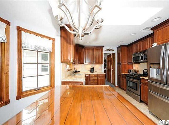 5th image of 7 Charlemagne Dr