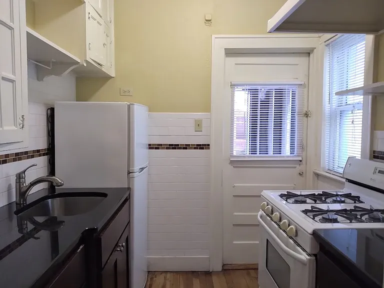 127 W Craig Pl — Photo 8