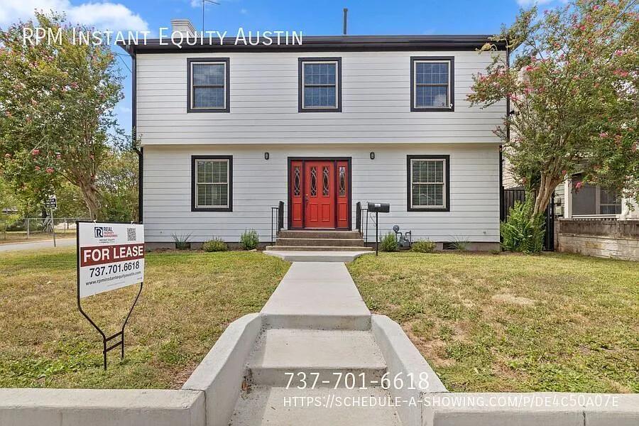 1013 E 38th 1/2 St
