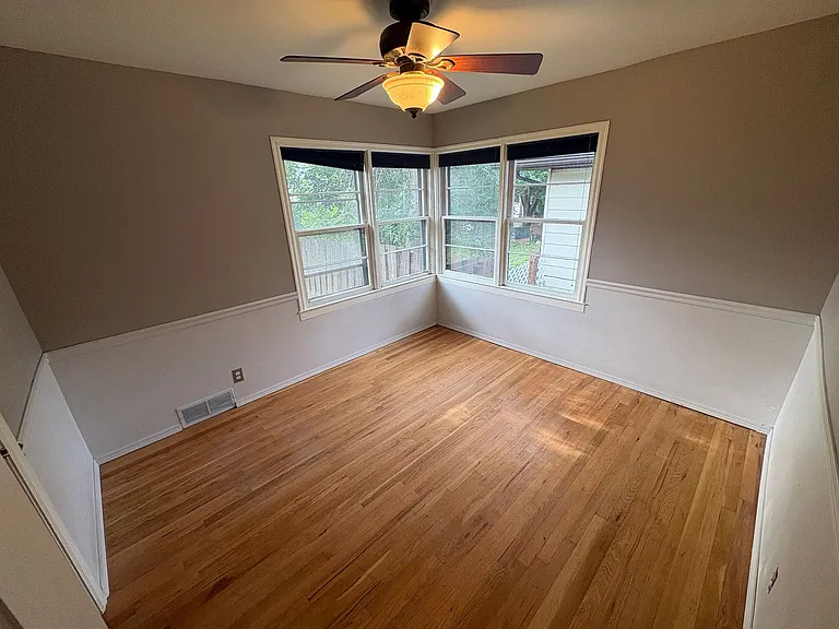 2419 Pine St — Photo 15
