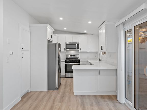 4th image of 3201-3211 N Bayside Dr #3209