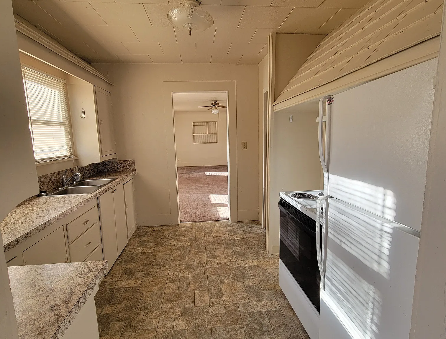 2 bed, 1384 sqft, $1,400 — Photo 4