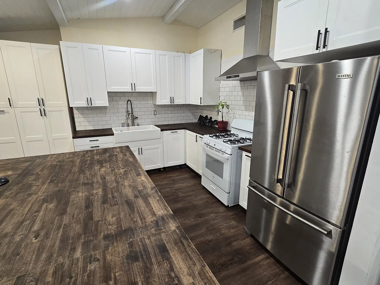 4 bed, 1362 sqft, $3,650 — Photo 2