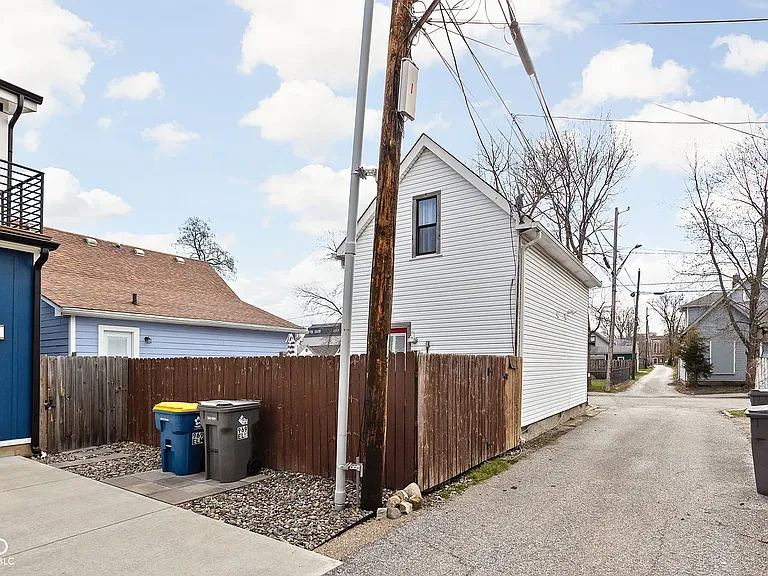 810 Grove St — Photo 11