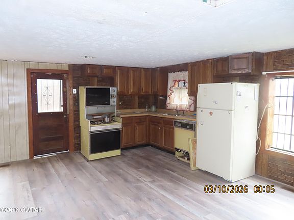 3rd image of 900 Hubberd Town Rd