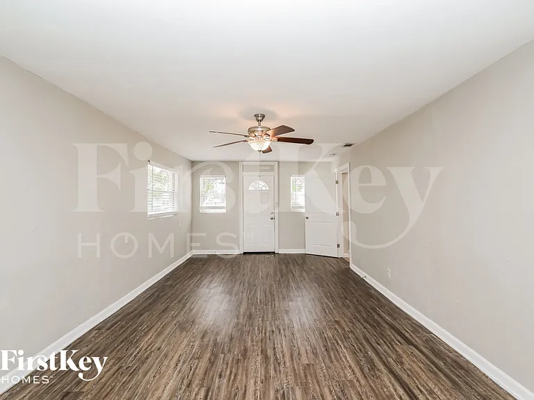 7309 N Dartmouth Ave — Photo 2