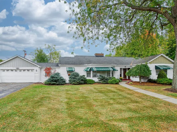 130 N Maple St, Fowlerville, MI 48836