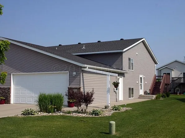 4869 51st Ave S, Fargo, ND 58104