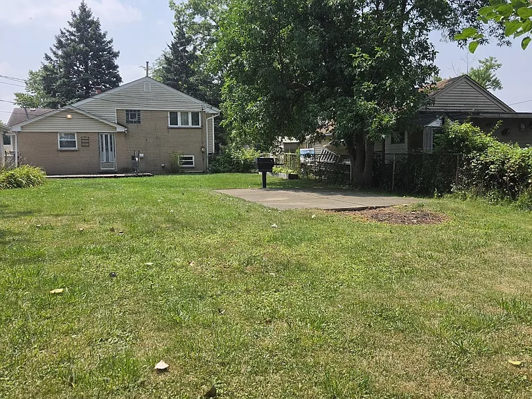 8418 W Crain St — Photo 38