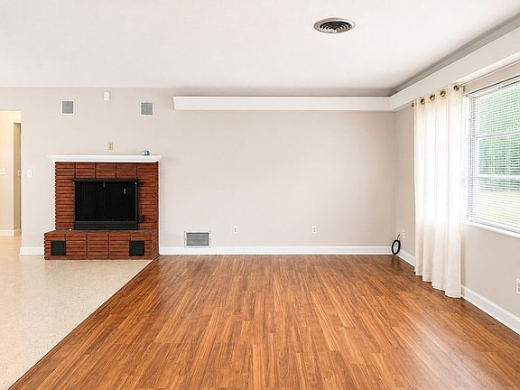 2nd image of 1675 De Leon St