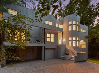 210 Sunnyridge Cir, Golden Valley, MN 55422