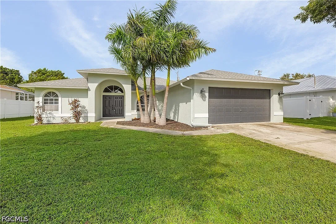 3 bed, 2.0 bath, 1820 sqft, $2,000 — Photo 1