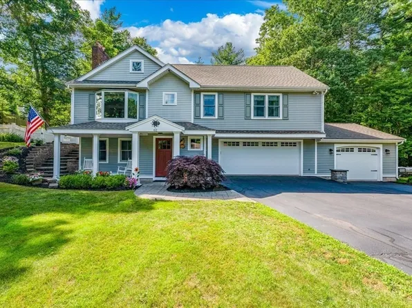 62 Edgewater Dr, Pembroke, MA 02359