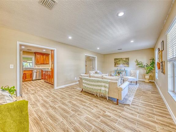5th image of 9913 River Dr
