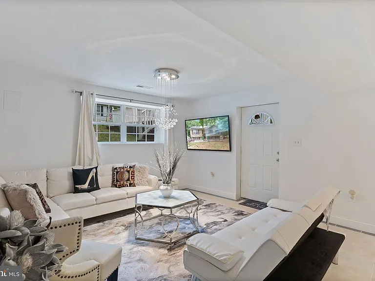 12258 Catalina Dr — Photo 22