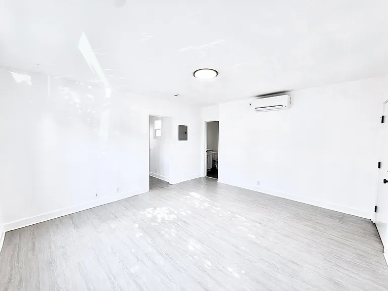 328 N Kingsley Dr #338-3/4 — Photo 2