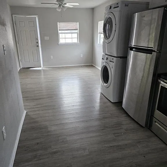 2115 Waco St #G — Photo 4